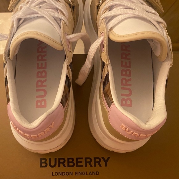 BURBERRY Lifestyle Gym Shoes Classic Beige/White/Black w/Pink Highlites, EUC - Picture 5 of 13